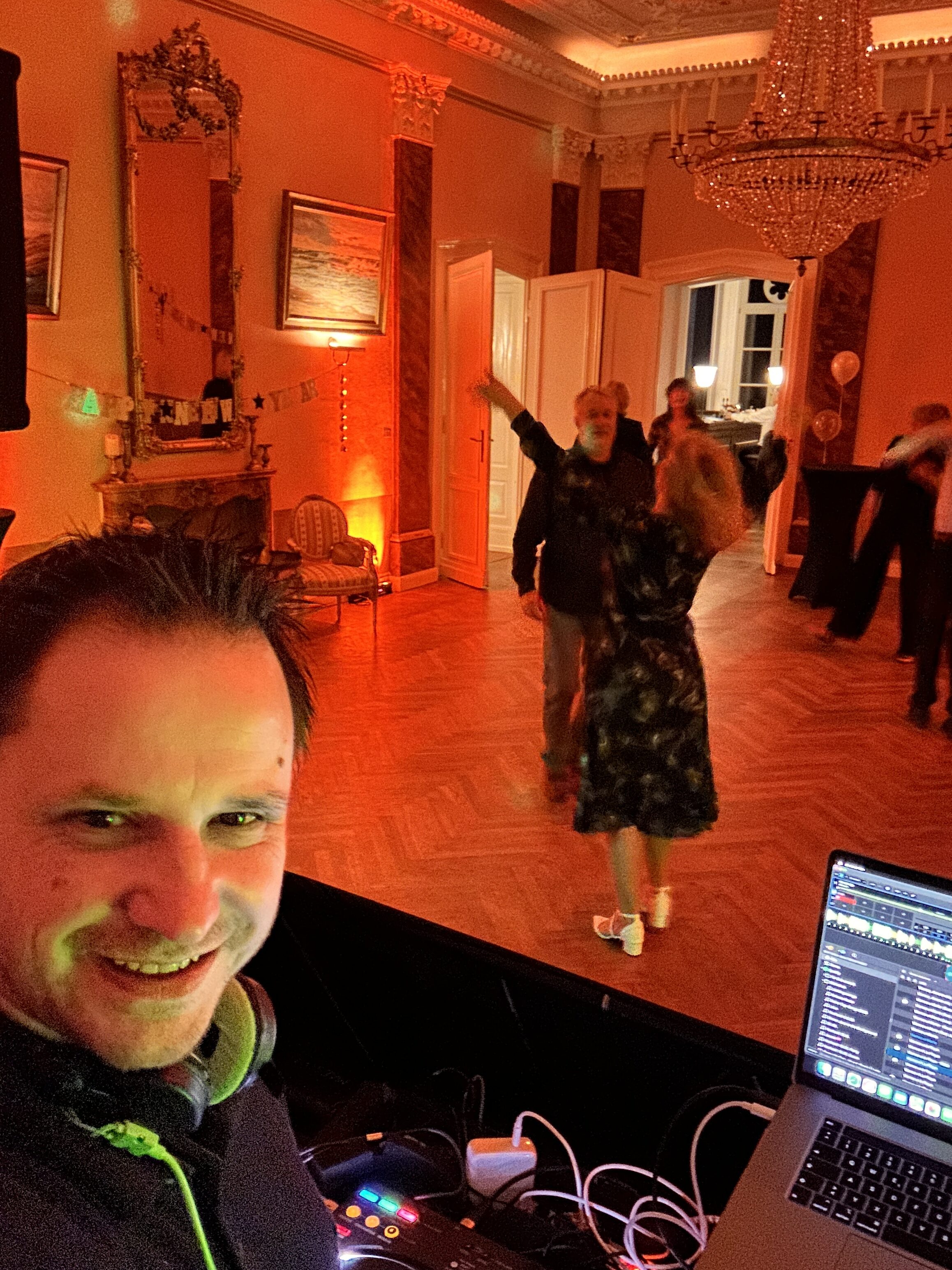 DJ Chris Delight bei der Silvesterfeier im Schloss Schlemmin
